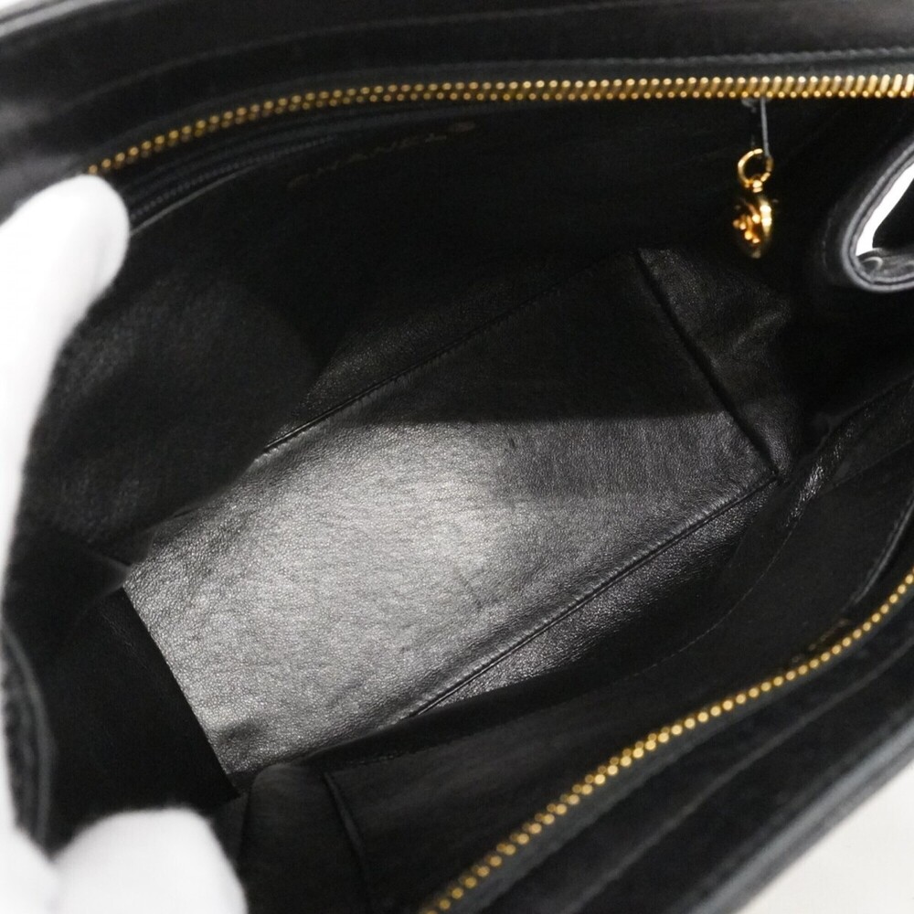 CHANEL Black Lambskin Leather Shoulder Bag - Picture 4 of 12